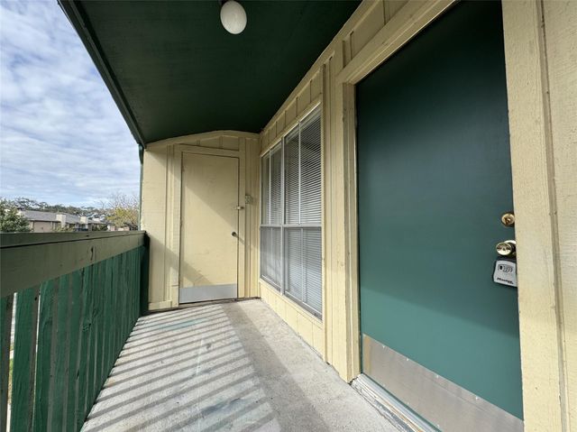 1516 Bay Area Boulevard Q-8, Houston, TX 77058