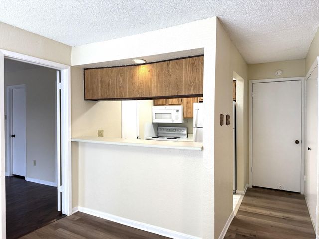 1516 Bay Area Boulevard Q-8, Houston, TX 77058