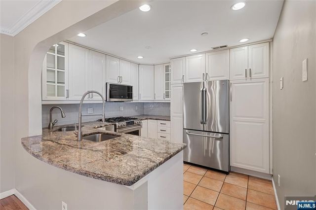 43 Eagles Notch Drive, Englewood, NJ 07631