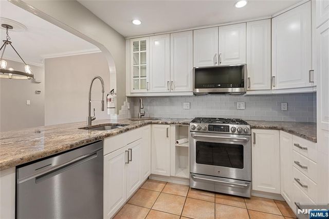 43 Eagles Notch Drive, Englewood, NJ 07631