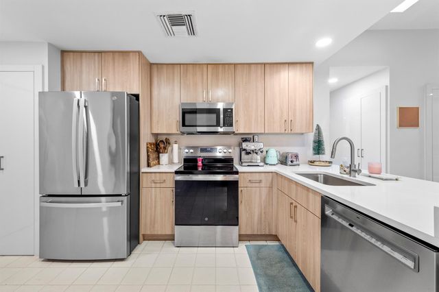 7460 La Paz Boulevard 304, Boca Raton, FL 33433