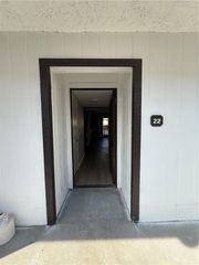 5250 colodny Drive 22, Agoura Hills, CA 91301