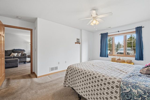 207 Oconomowoc PARKWAY, Oconomowoc, WI 53066