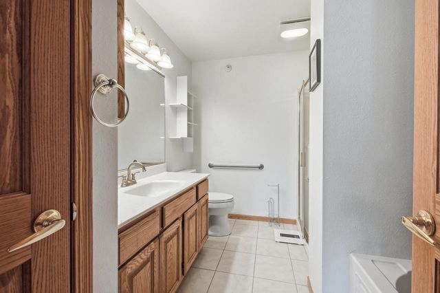 207 Oconomowoc PARKWAY, Oconomowoc, WI 53066