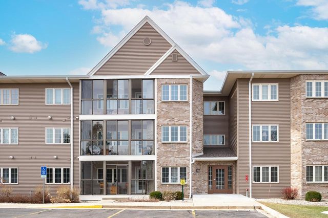 207 Oconomowoc PARKWAY, Oconomowoc, WI 53066