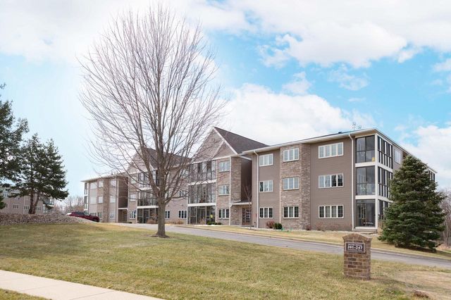 207 Oconomowoc PARKWAY, Oconomowoc, WI 53066