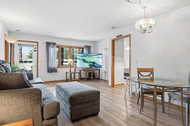 207 Oconomowoc PARKWAY, Oconomowoc, WI 53066