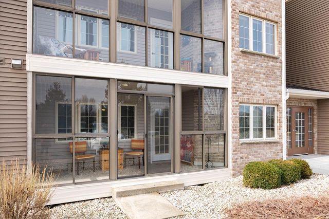 207 Oconomowoc PARKWAY, Oconomowoc, WI 53066