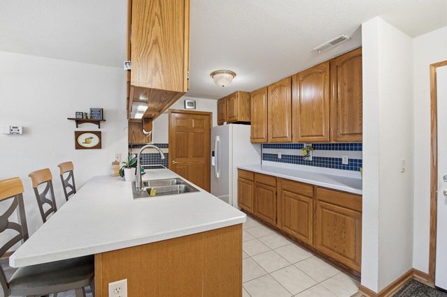 207 Oconomowoc PARKWAY, Oconomowoc, WI 53066