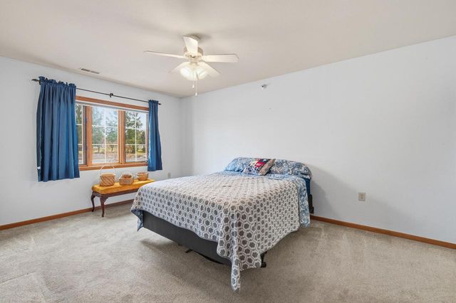 207 Oconomowoc PARKWAY, Oconomowoc, WI 53066