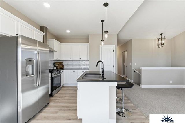 9710 N 167th Avenue Circle, Bennington, NE 68007