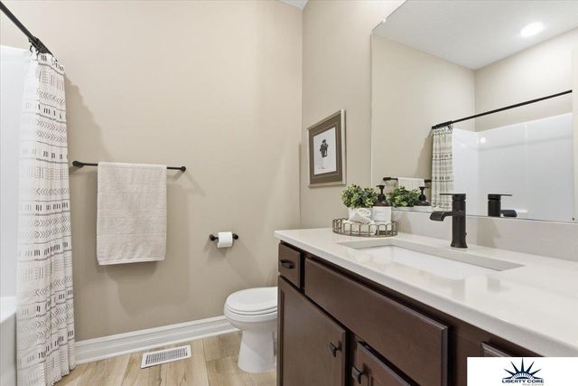 9710 N 167th Avenue Circle, Bennington, NE 68007