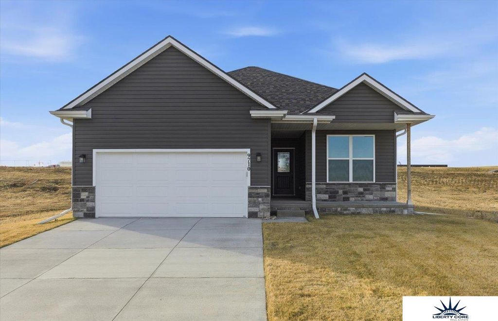 9710 N 167th Avenue Circle, Bennington, NE 68007