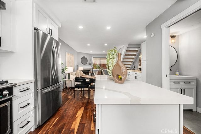 2061 Chatsworth 5, San Diego, CA 92107