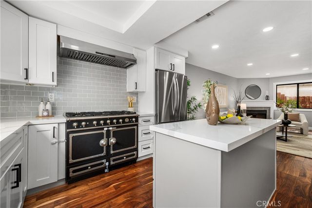 2061 Chatsworth 5, San Diego, CA 92107