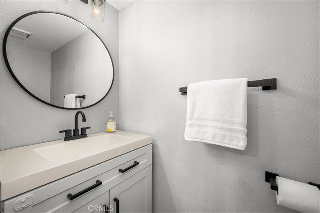 2061 Chatsworth 5, San Diego, CA 92107
