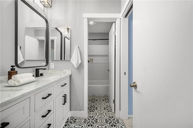 2061 Chatsworth 5, San Diego, CA 92107
