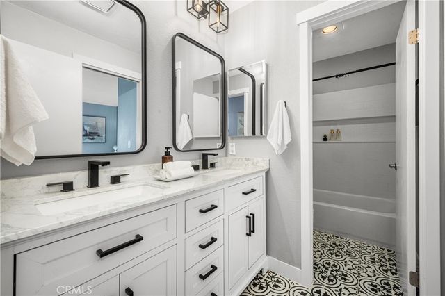 2061 Chatsworth 5, San Diego, CA 92107