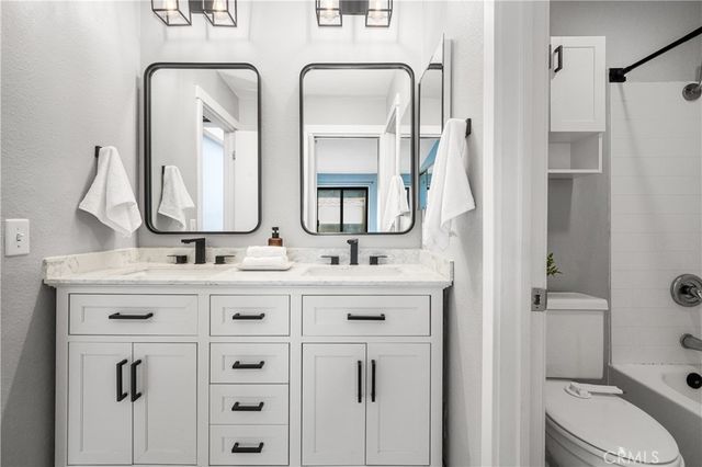 2061 Chatsworth 5, San Diego, CA 92107