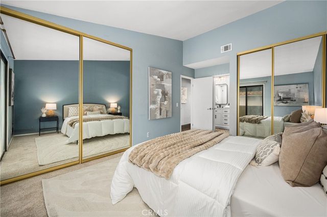 2061 Chatsworth 5, San Diego, CA 92107