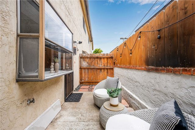 2061 Chatsworth 5, San Diego, CA 92107