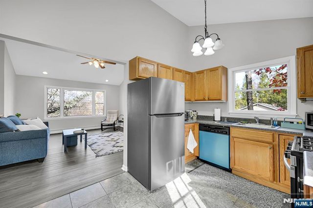 96 Papscoe Road, West Milford, NJ 07421