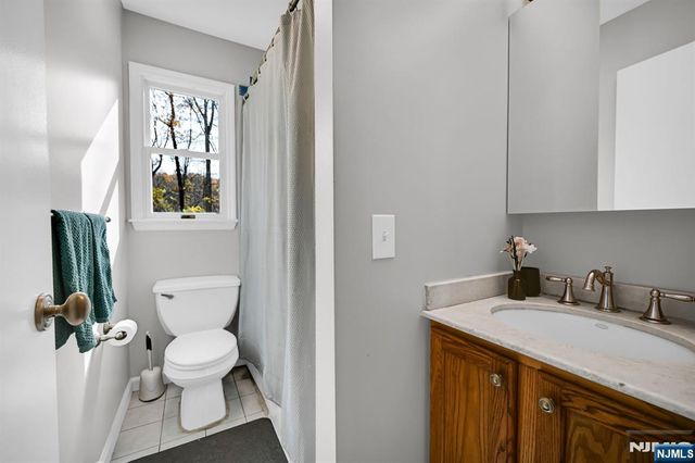 96 Papscoe Road, West Milford, NJ 07421