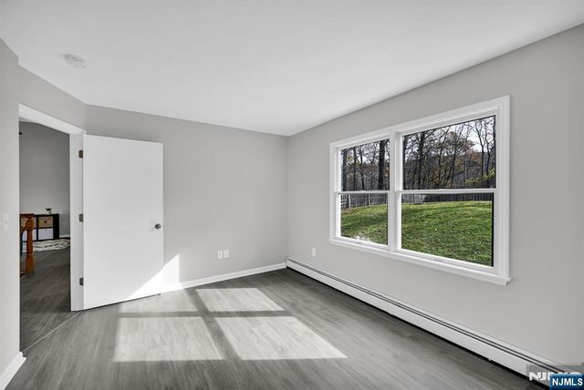 96 Papscoe Road, West Milford, NJ 07421