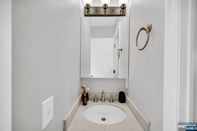 96 Papscoe Road, West Milford, NJ 07421