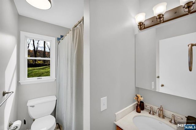 96 Papscoe Road, West Milford, NJ 07421