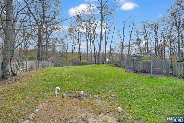 96 Papscoe Road, West Milford, NJ 07421