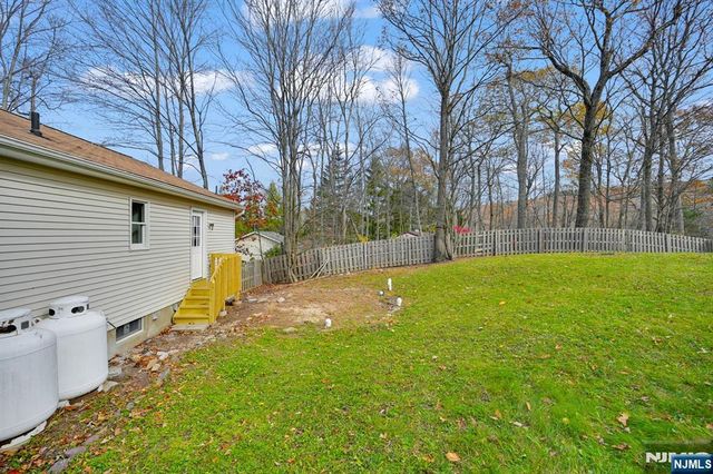 96 Papscoe Road, West Milford, NJ 07421