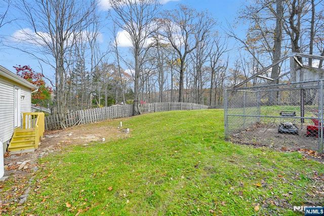 96 Papscoe Road, West Milford, NJ 07421