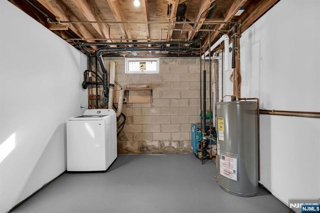 96 Papscoe Road, West Milford, NJ 07421