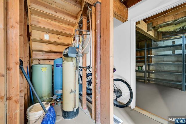 96 Papscoe Road, West Milford, NJ 07421