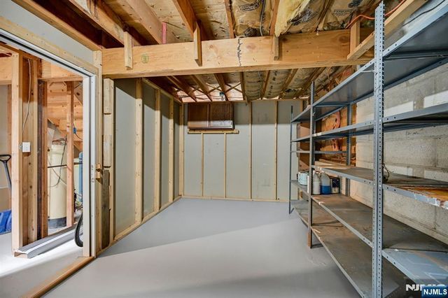 96 Papscoe Road, West Milford, NJ 07421