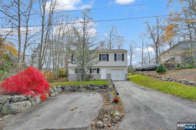 96 Papscoe Road, West Milford, NJ 07421