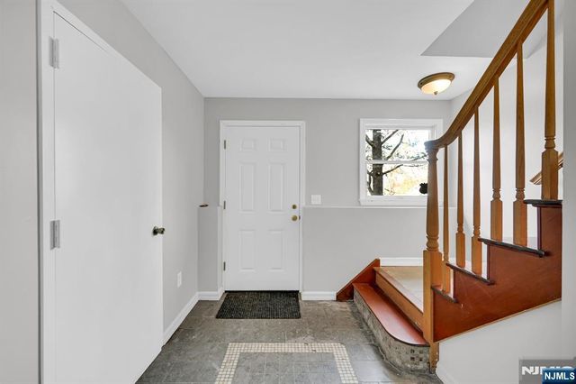 96 Papscoe Road, West Milford, NJ 07421