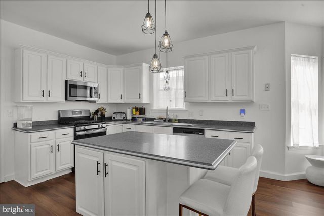36 HAYDEN CIR, Reading, PA 19606