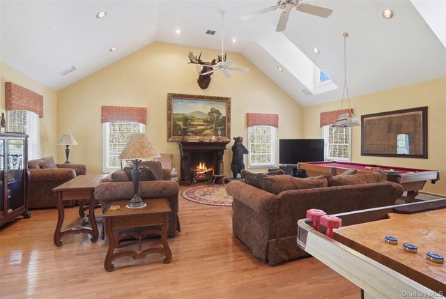 17 Skyview Lane, Mahopac, NY 10541