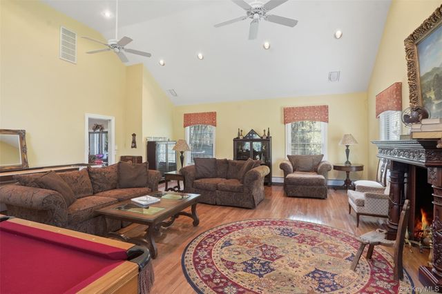 17 Skyview Lane, Mahopac, NY 10541