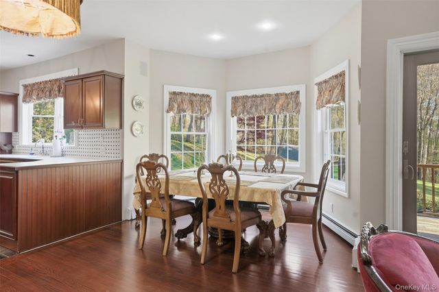 17 Skyview Lane, Mahopac, NY 10541