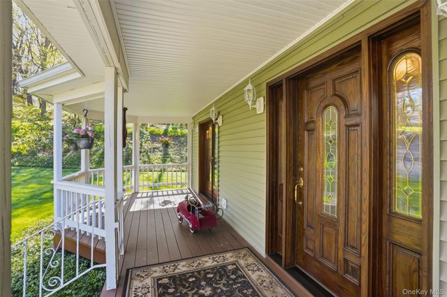 17 Skyview Lane, Mahopac, NY 10541