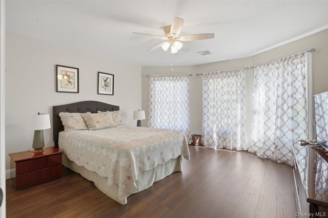 17 Skyview Lane, Mahopac, NY 10541