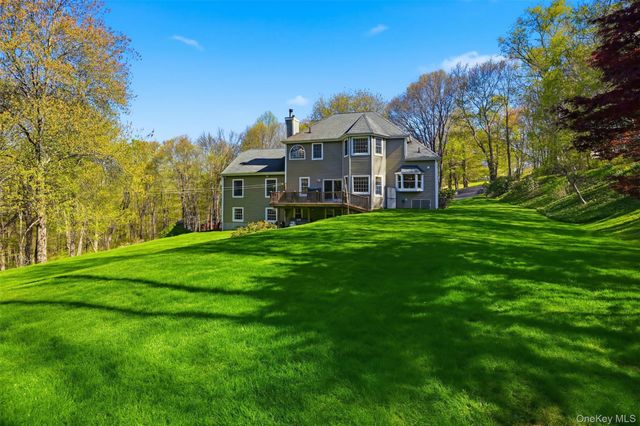 17 Skyview Lane, Mahopac, NY 10541