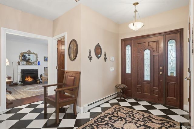 17 Skyview Lane, Mahopac, NY 10541