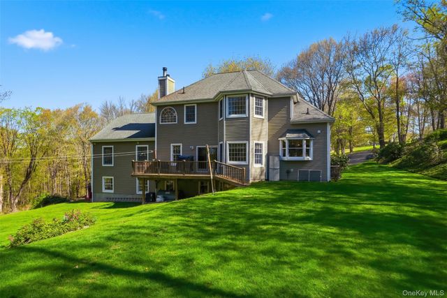17 Skyview Lane, Mahopac, NY 10541