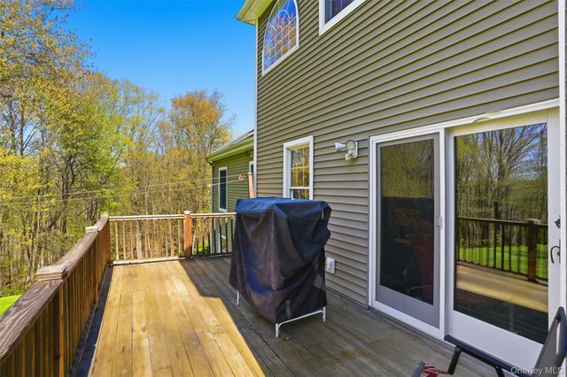 17 Skyview Lane, Mahopac, NY 10541