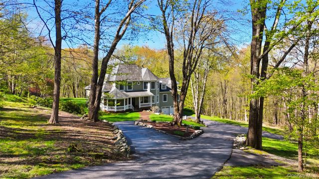 17 Skyview Lane, Mahopac, NY 10541