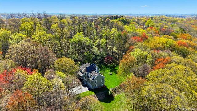 17 Skyview Lane, Mahopac, NY 10541